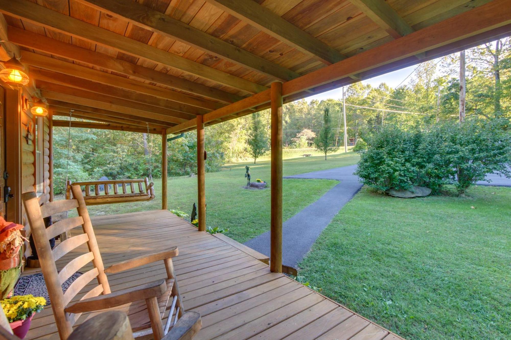 Pet-Friendly Cosby Log Cabin With Backyard And Porch! Exterior photo