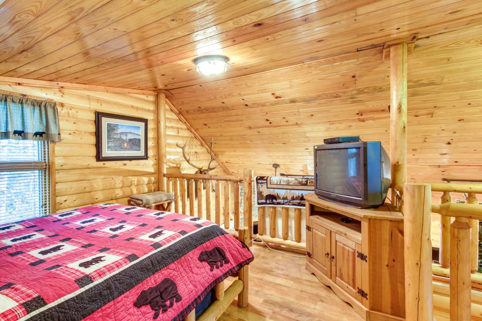 Pet-Friendly Cosby Log Cabin With Backyard And Porch! Exterior photo