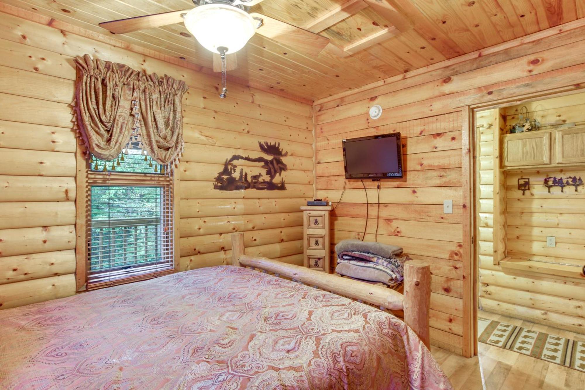 Pet-Friendly Cosby Log Cabin With Backyard And Porch! Exterior photo