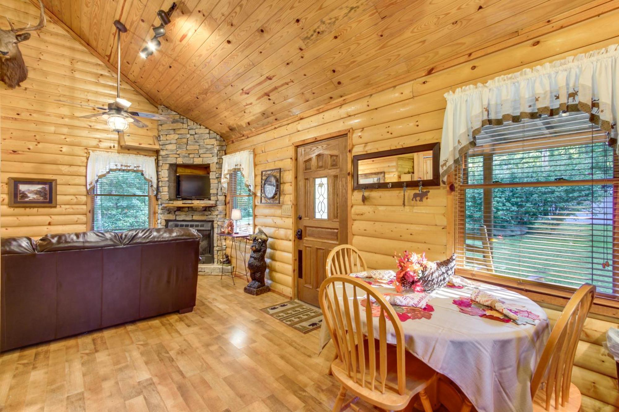 Pet-Friendly Cosby Log Cabin With Backyard And Porch! Exterior photo